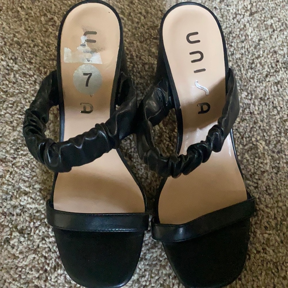 Unisa size 7 black slip on shoes